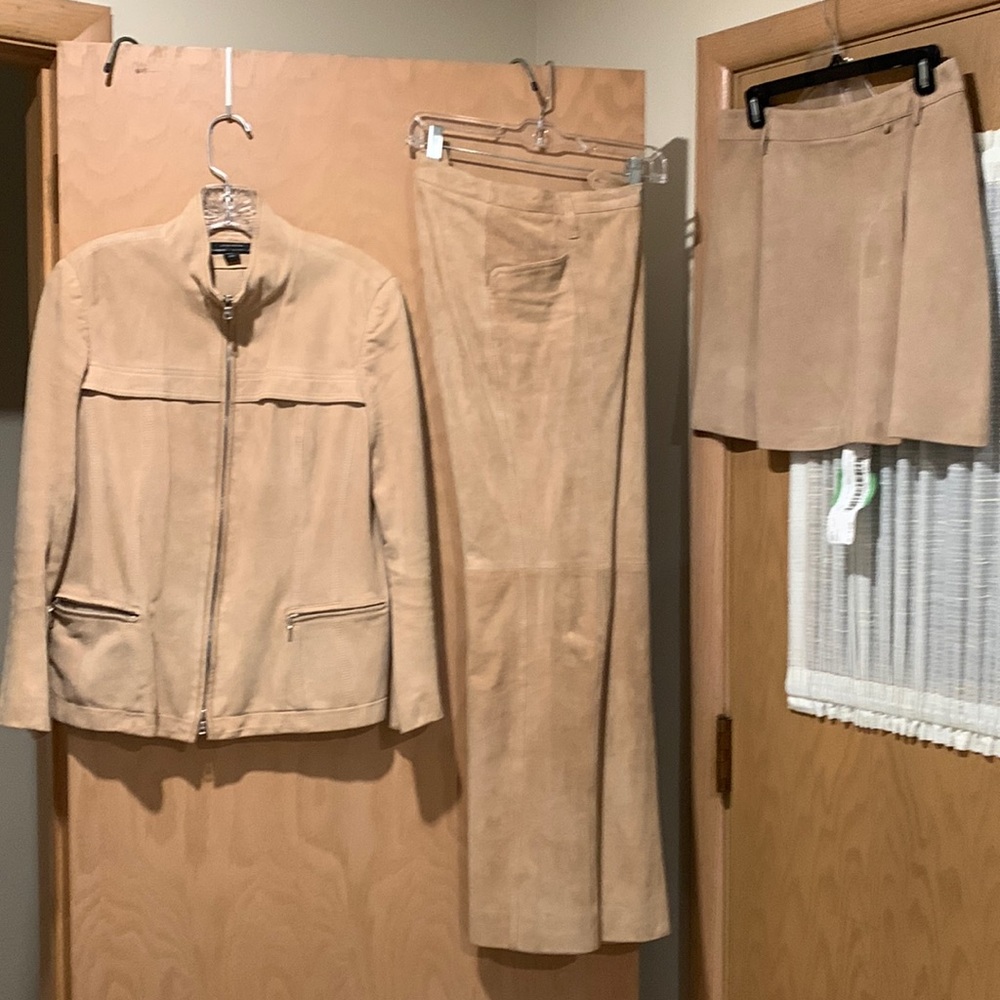 Italian made Tan suede 3 piece suit size 6